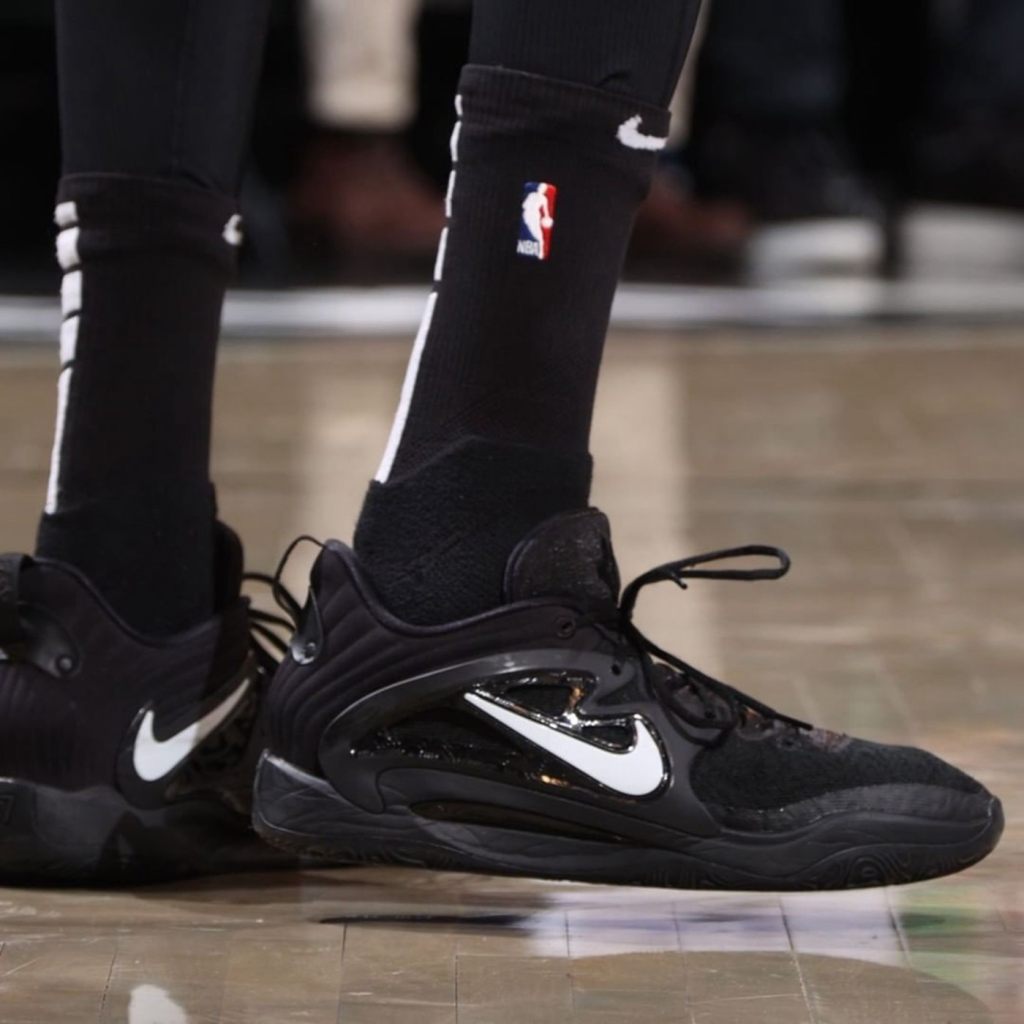 Nike,KD 15,DC1975-001  杜兰特上脚全新 KD15！「黑武士」配色还挺帅！