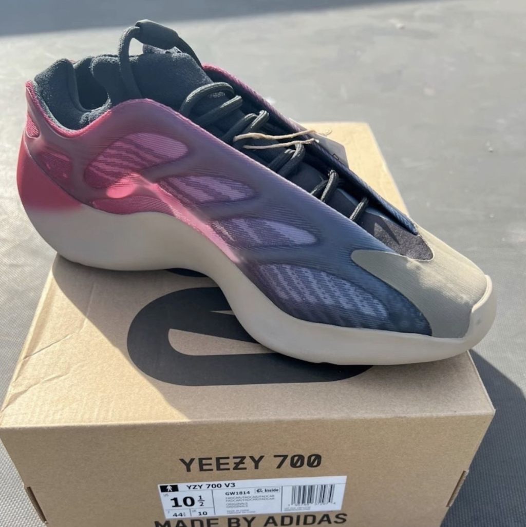 Pink on sale yeezy 700