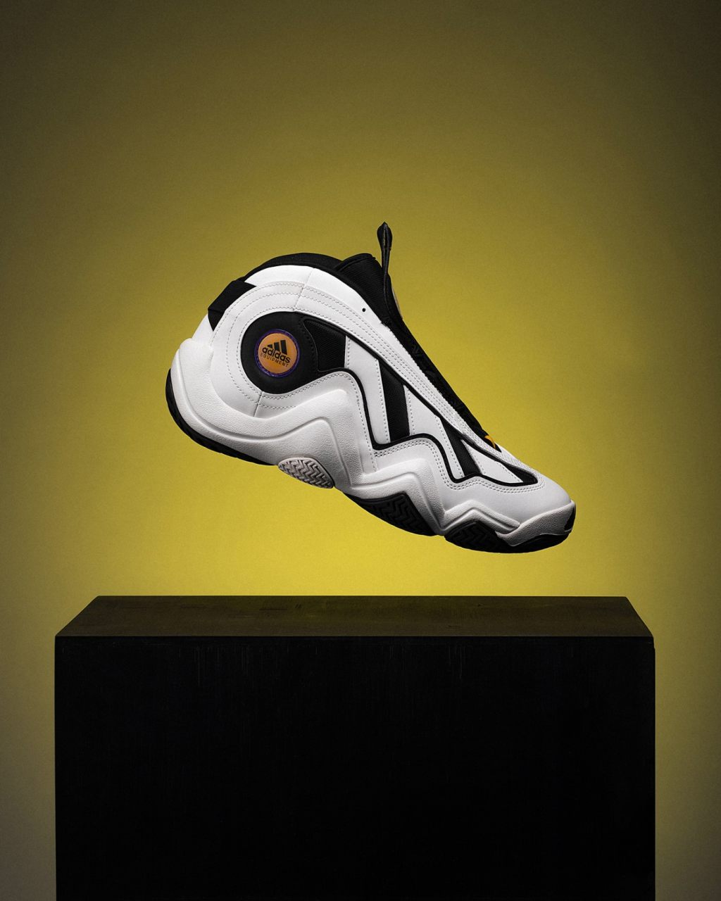 GX9658,Crazy 97,EQT Elevation,  苦等 25 年的「科比战靴」终于复刻！那个熟悉的 Logo 又回来了！