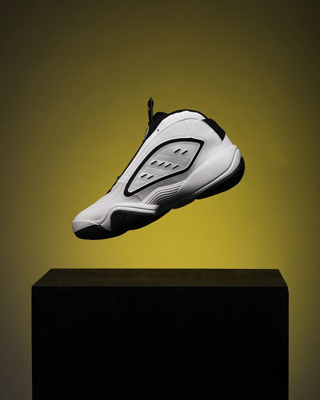 GX9658,Crazy 97,EQT Elevation,  苦等 25 年的「科比战靴」终于复刻！那个熟悉的 Logo 又回来了！