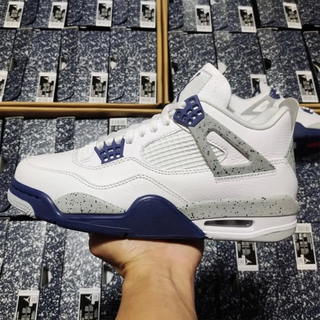 First Looks // Air Jordan 4 “Midnight Navy”