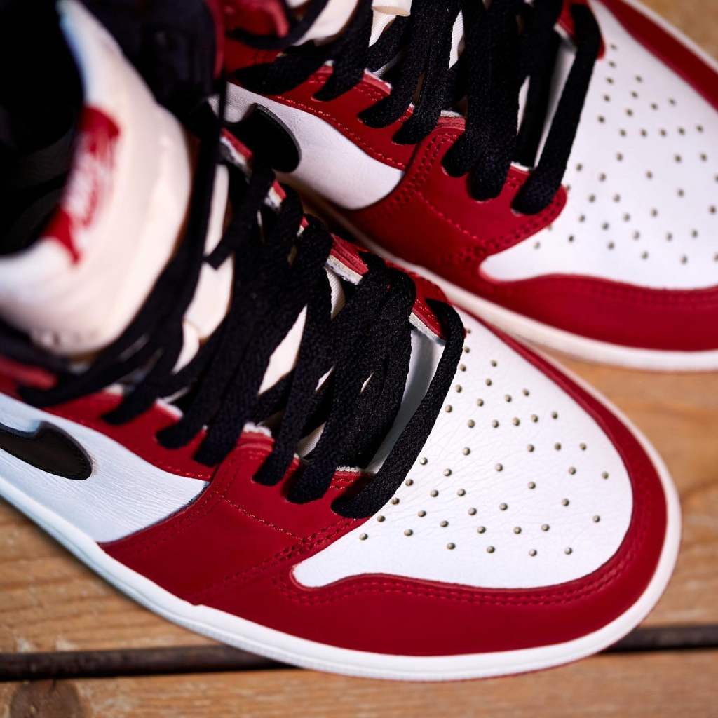 Air Jordan 1 High 'Chicago Reimagined' DZ5485-612 Top