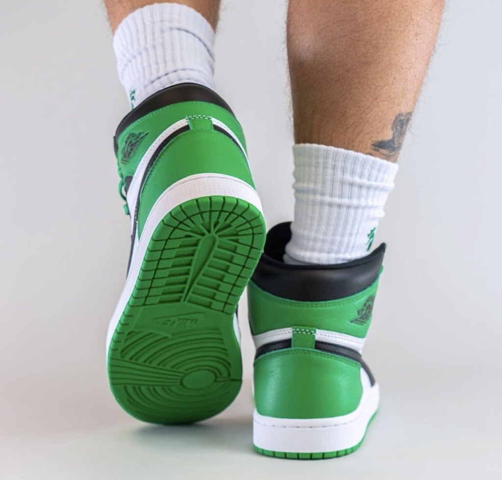 Air Jordan 1 Lucky Green DZ5485-031 On-Feet