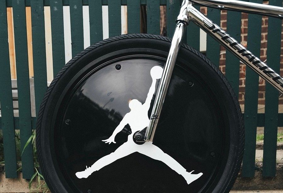 HF4334-004, Driveway Grey, Air J First time seeing it! The 