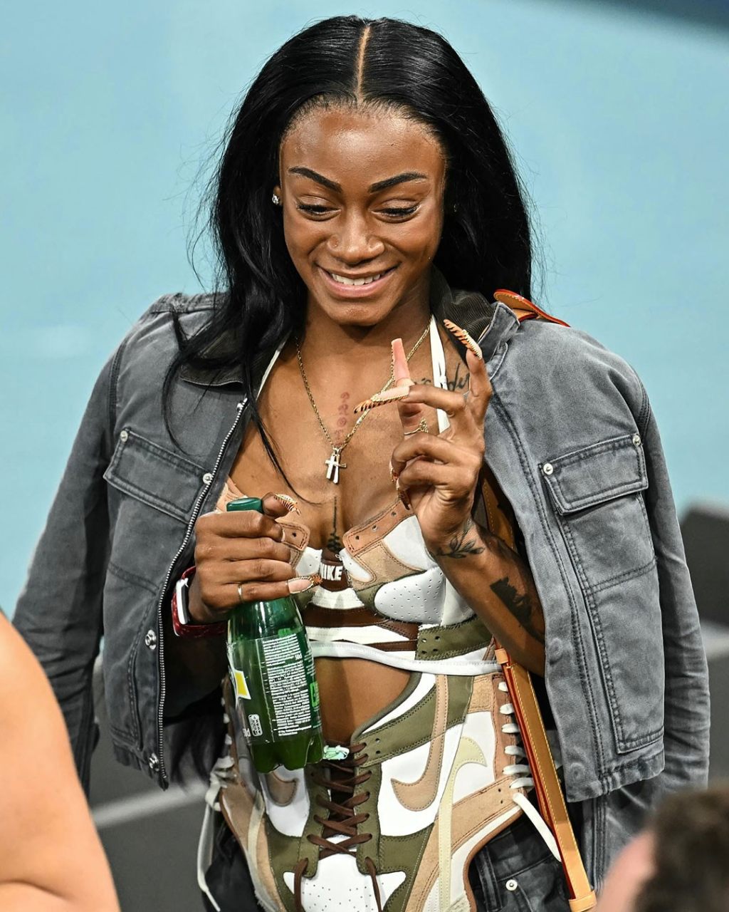 FriskMeGood, Cardi B, Dunk, vest female star wears sneakers on her body! This is too creative!