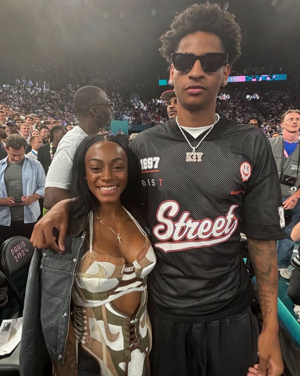 FriskMeGood, Cardi B, Dunk, vest female star wears sneakers on her body! This is too creative!